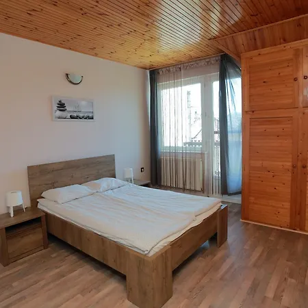 Laszlo Vendeghaz Apartment